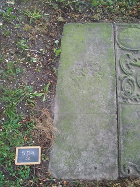 Steven Jansen, grafsteen, links